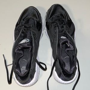 Nike Huarache Black white sneakers running shoes